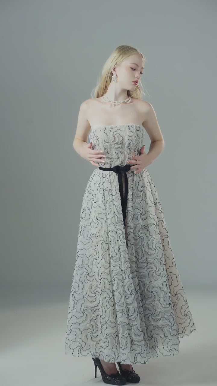 Logo-free luxury dress detail: josephine lace